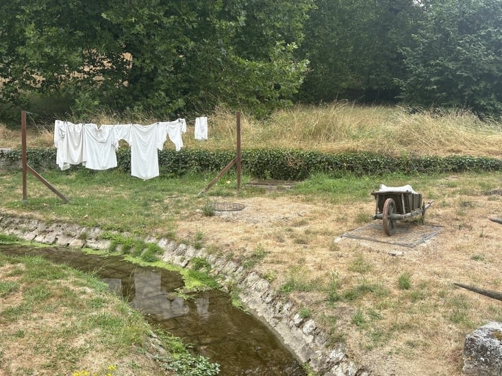 La région est très pauvre ils utilisent encore les lavoirs .