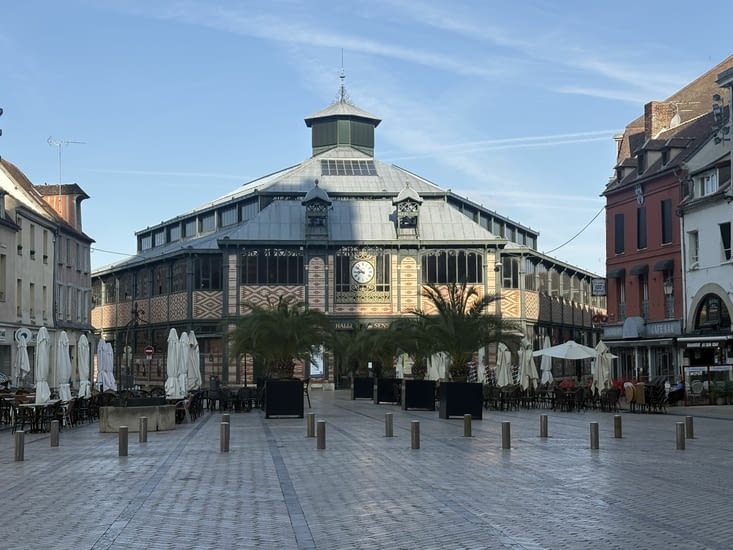 La halle de Sens .