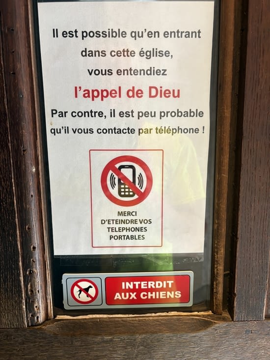 Il a bien le droit de rigoler aussi Monsieur le curé !