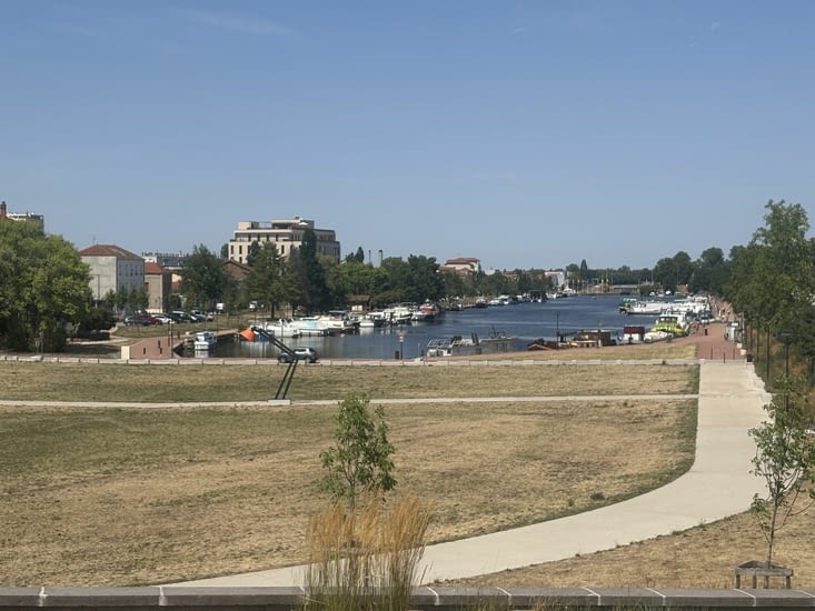 Le port de plaisance de Roanne .