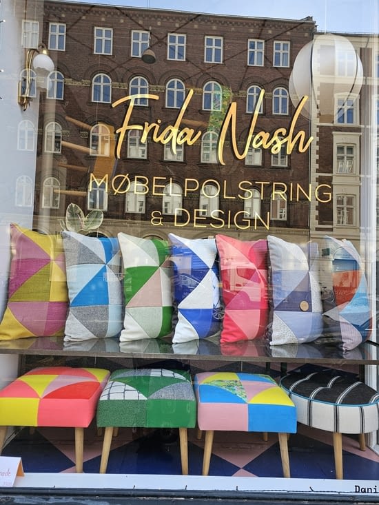 belle vitrine  Frida,  ça peut être que beau !!!😉