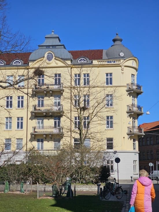 l architecture est très variée, les manteaux aussi 🤣