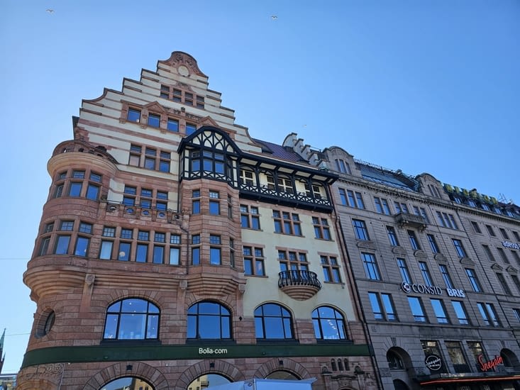 Le haut du bâtiment est incroyable