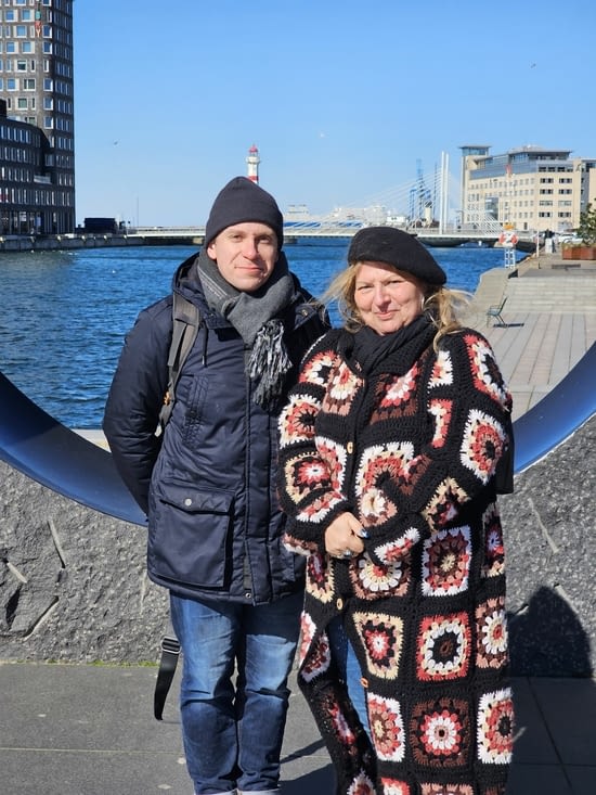 Nous,  dans le vent gelé 😄