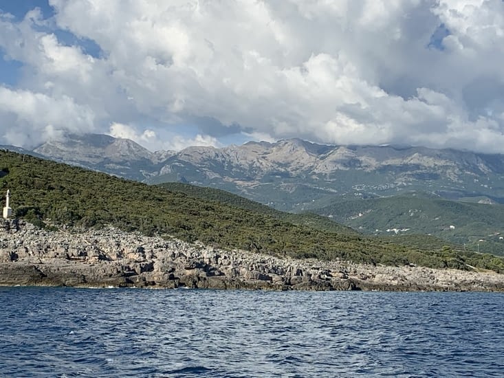 Retour vers Budva des paysages grandioses