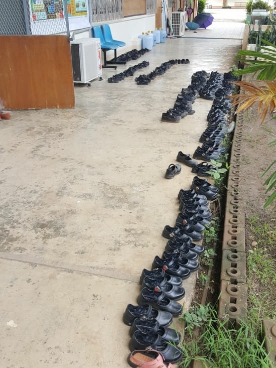 Chaussures ! (Interdites à l'intérieur)