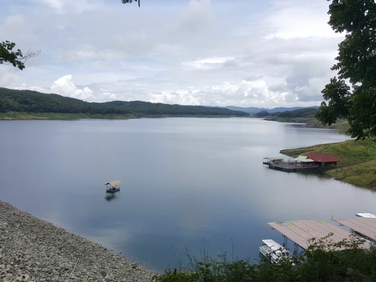 Vue sur le lac Sirikit