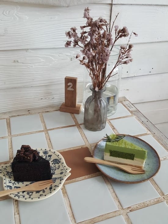 Pause goûter : Gâteau au chocolat et gâteau au thé matcha