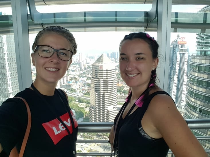Sur la passerelle intermédaire