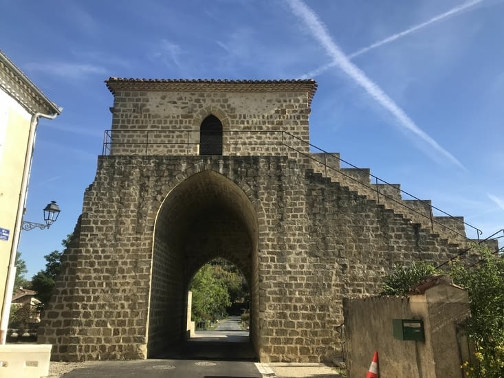 Porte du village de Barran