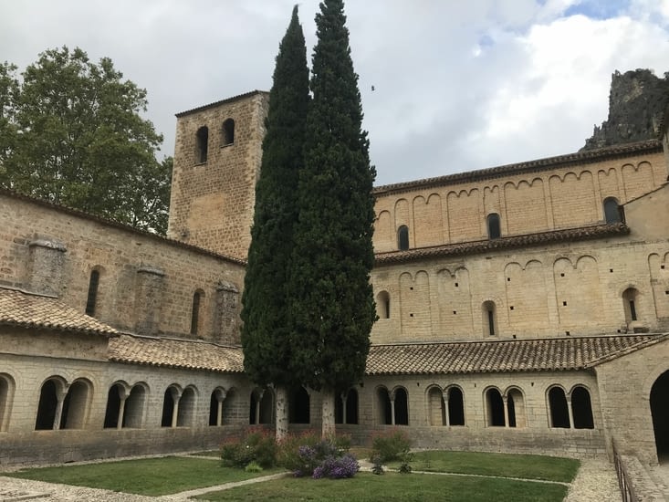 Cloître et église de St Guilhem