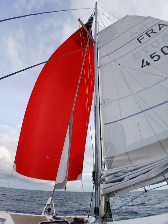 Enfin des vents légers. Vive le spi !