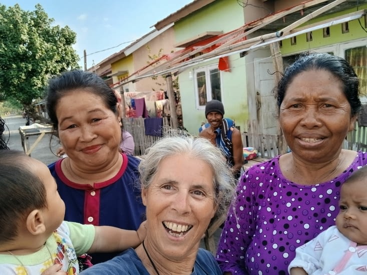 Retour à Kilo et photo avec les grands-mères du village