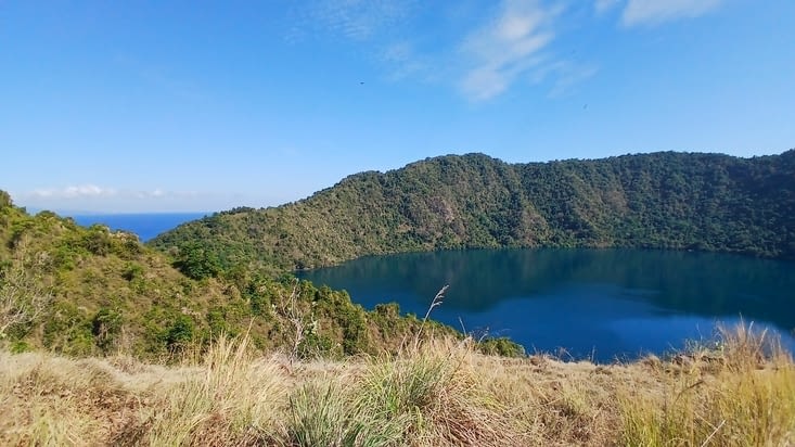 Sur les bords du cratère
