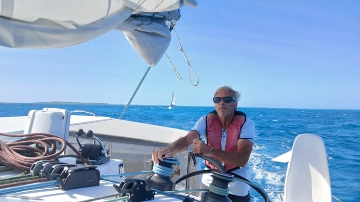 Beau ciel bleu et vent soutenu pour quitter les Cocos