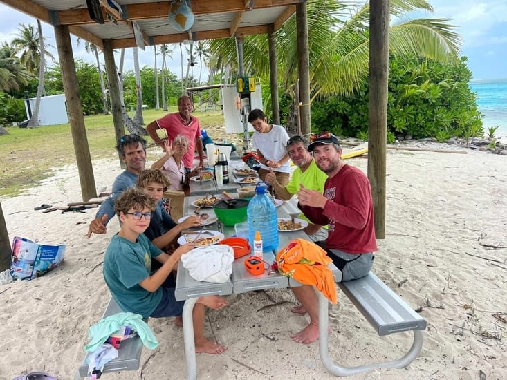 On les invite à notre barbecue (A droite Renaud et Dan)