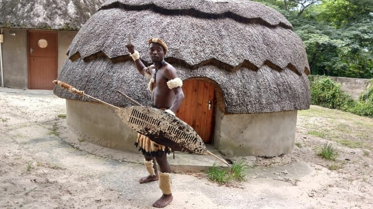 On ne rentre pas dans le village sans l'autorisation du chef