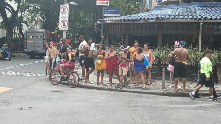 Famille revenant d'un "blocos"