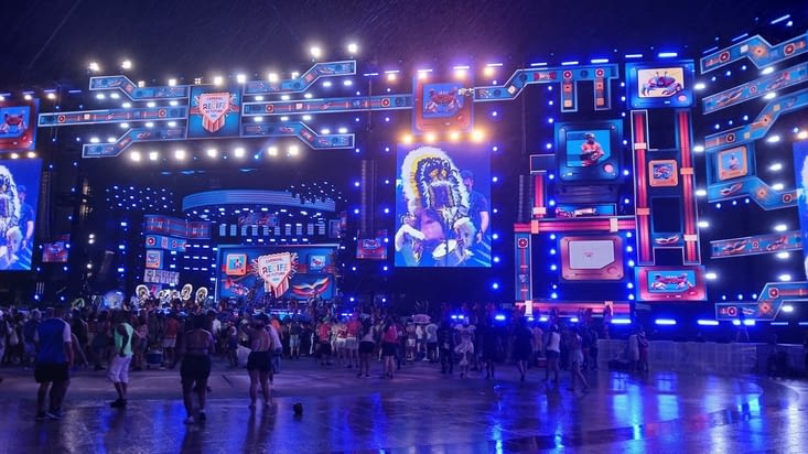 Le soir, c'est concert sur scène avec écrans géants