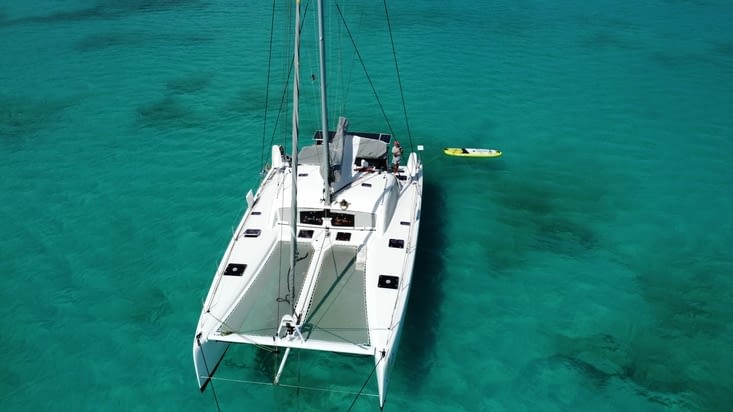 Mouillage tranquille en eau turquoise