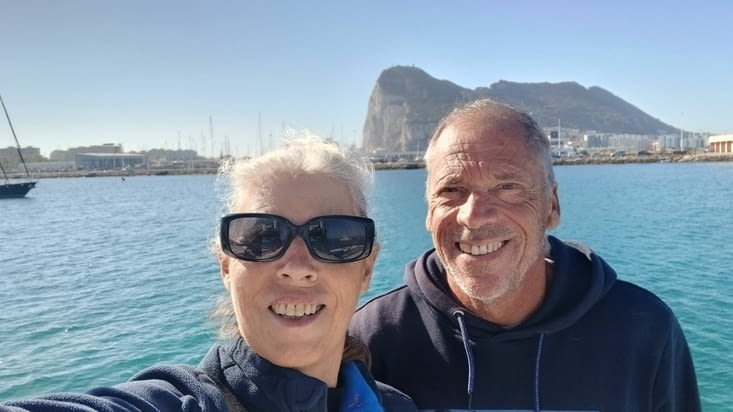 Nos bouilles devant le rocher à l'arrivée à Gib