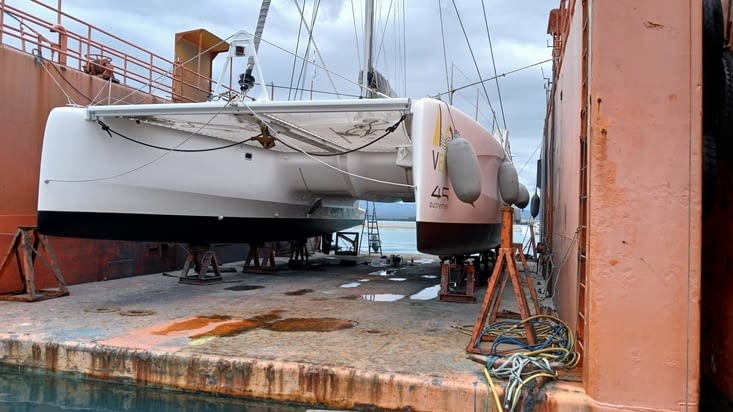 Un peu d'antifoulling avant l'arrivée de nos invités croisiéristes