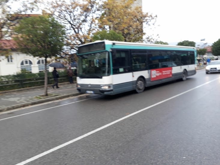 Un bus albanais avec un petit air de déjà vu...