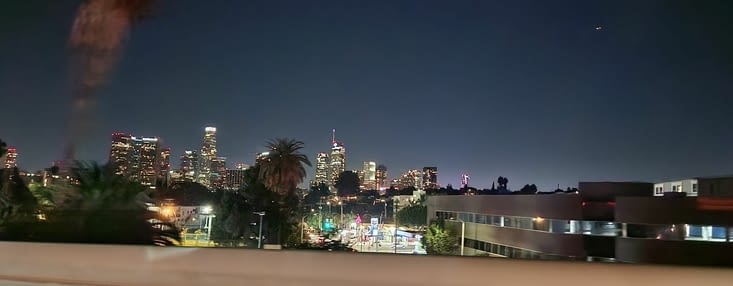La nuit est tombée sur Los Angeles et nous rejoignons notre hôtel