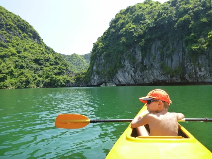 kayak dans la baie d'Halong