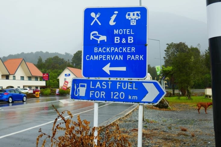 Faut pas oublier de prendre de l'essence car rien avant 120 km