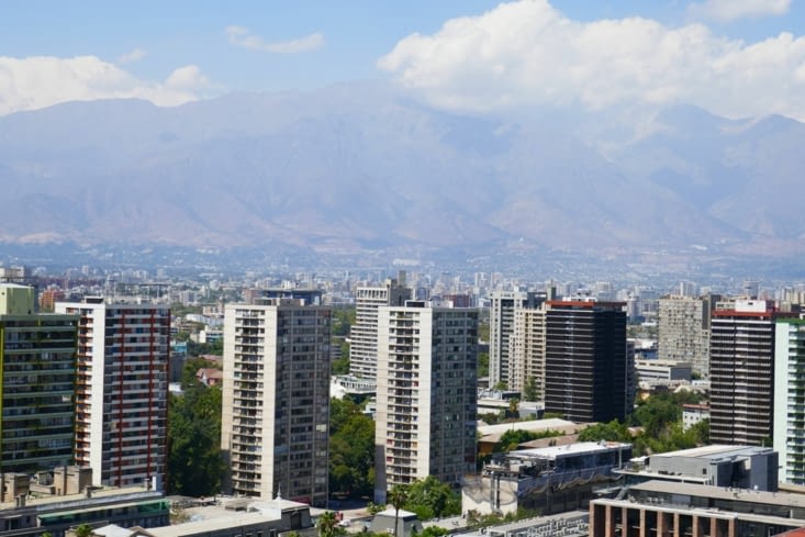 la vue sur la ville n'a rien d'extra, mais on voit bien les contreforts des Andes