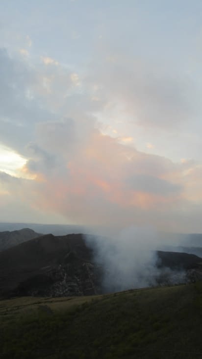 Volcan Masaya avec le coucher de soleil à l'arrière plan