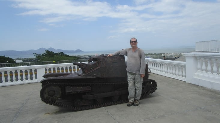 Parc Lomo de Tiscapa (petit char d'assaut donnė par Musolini au président du Nicaragua)