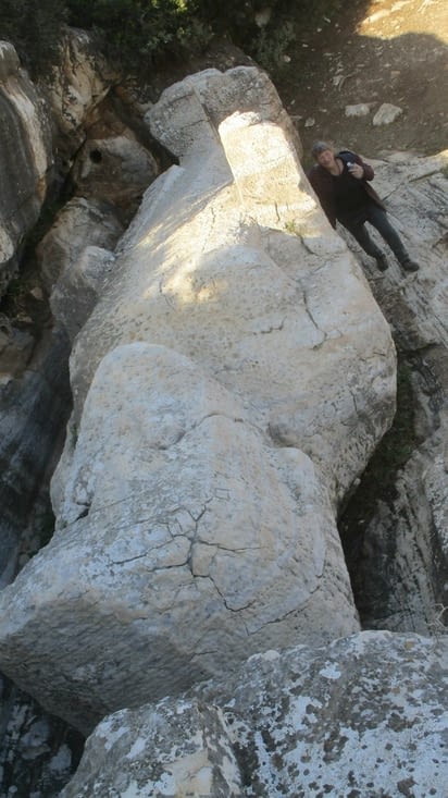 Apollonas (Kouros de Dyonisos en début de fabrication VI siècle)