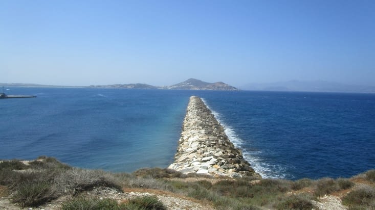 Chora / île de Naxos (les brises vagues sont en marbre ici!)