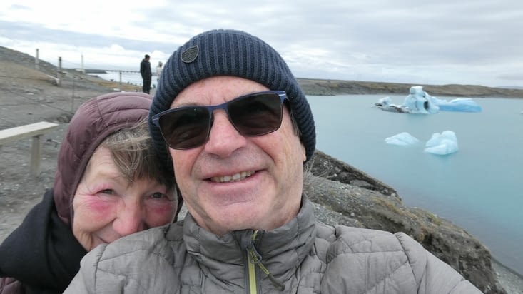 Glacier se dirigeant vers l’océan