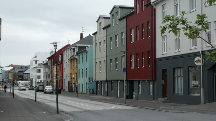 Rue près des hôtels. En fait il y a énormément d'hôtel ici