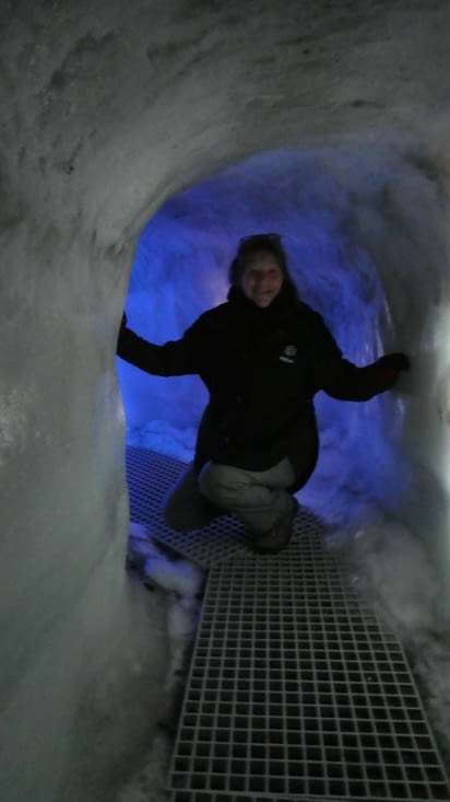 Visite d'une grotte de glace reconstitué