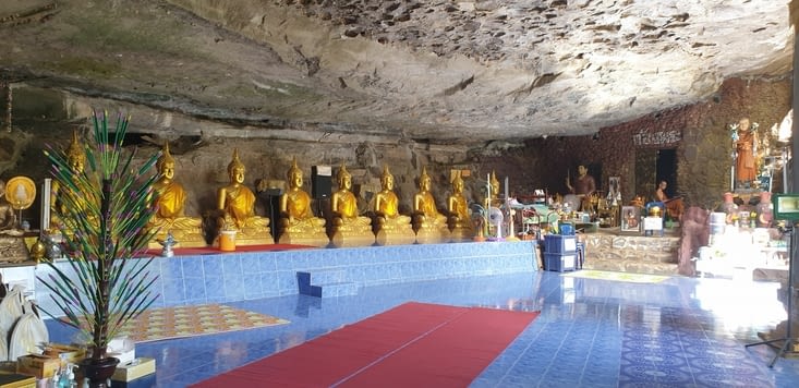 Des buddhas ...et un moine