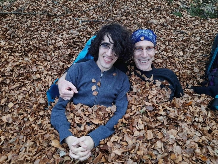 finalement père et fils dans les feuilles...