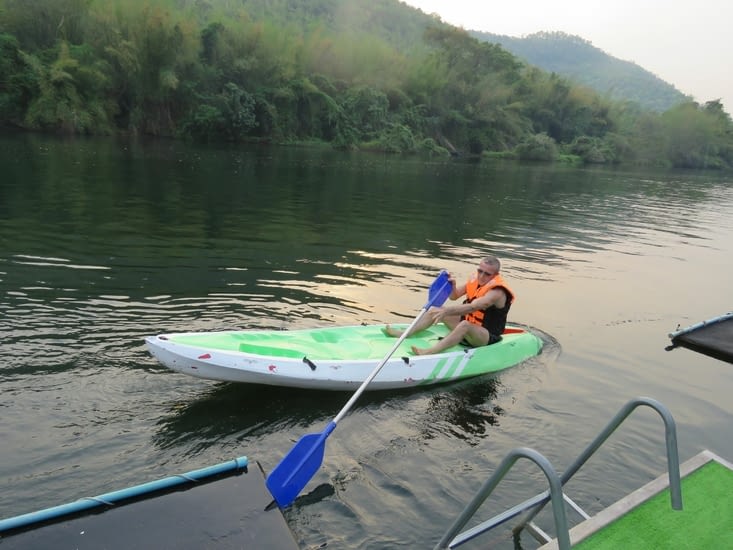 Kayak pour Lolo sur la rivière Kwaï