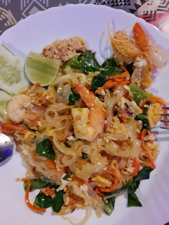 Un délicieux Pad thaï aux crevettes.