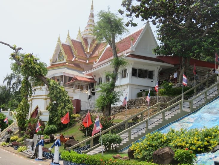 Wat Krom Luang Chumphon Khet Udomsak Shrine
