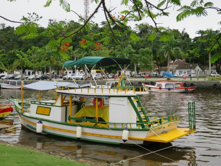 Bateau dans le chenal