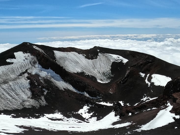 Mont Etna - vue de l’intérieur d’un cratère bouché