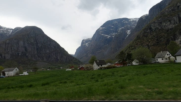 Petit dernier village typique dans les montagnes pour finir la Norvège:)