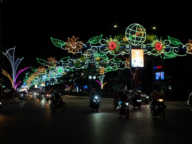 Can Tho, comme toutes les villes du Vietnam, est flamboyante de nuit !