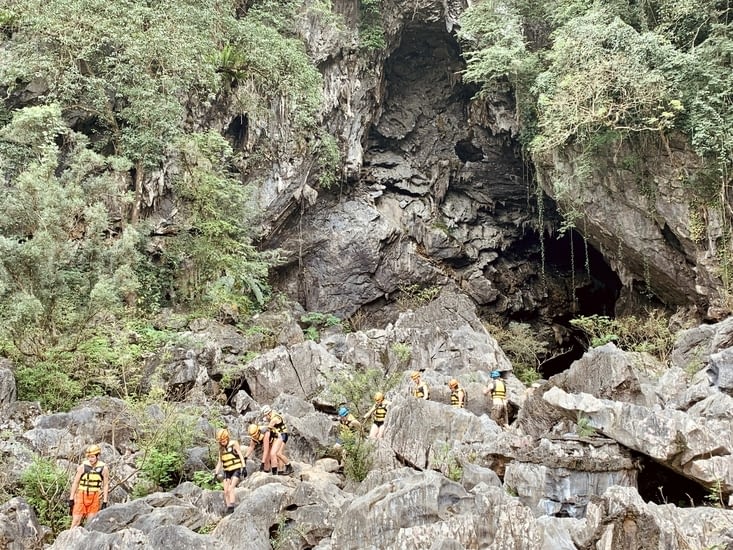 L’entrée de la grotte de Tra Ang