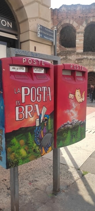 La Poste Italienne : trop belles ces boîtes !