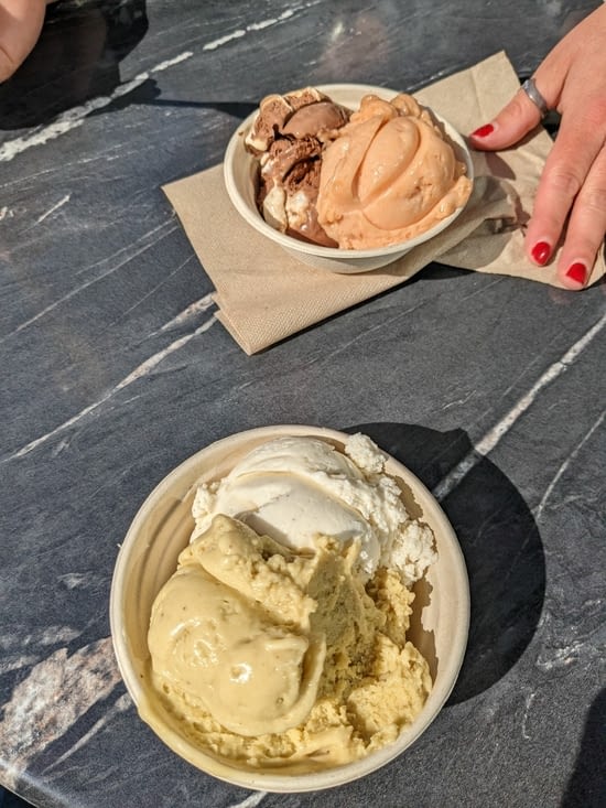 Petite glace dans le glacier à côté (dans le routard aussi)
